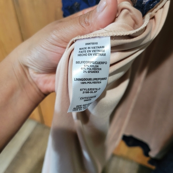 City Triangule Elegant Navy Lace Gown with Rhinestone Detail - Picture 4 of 16